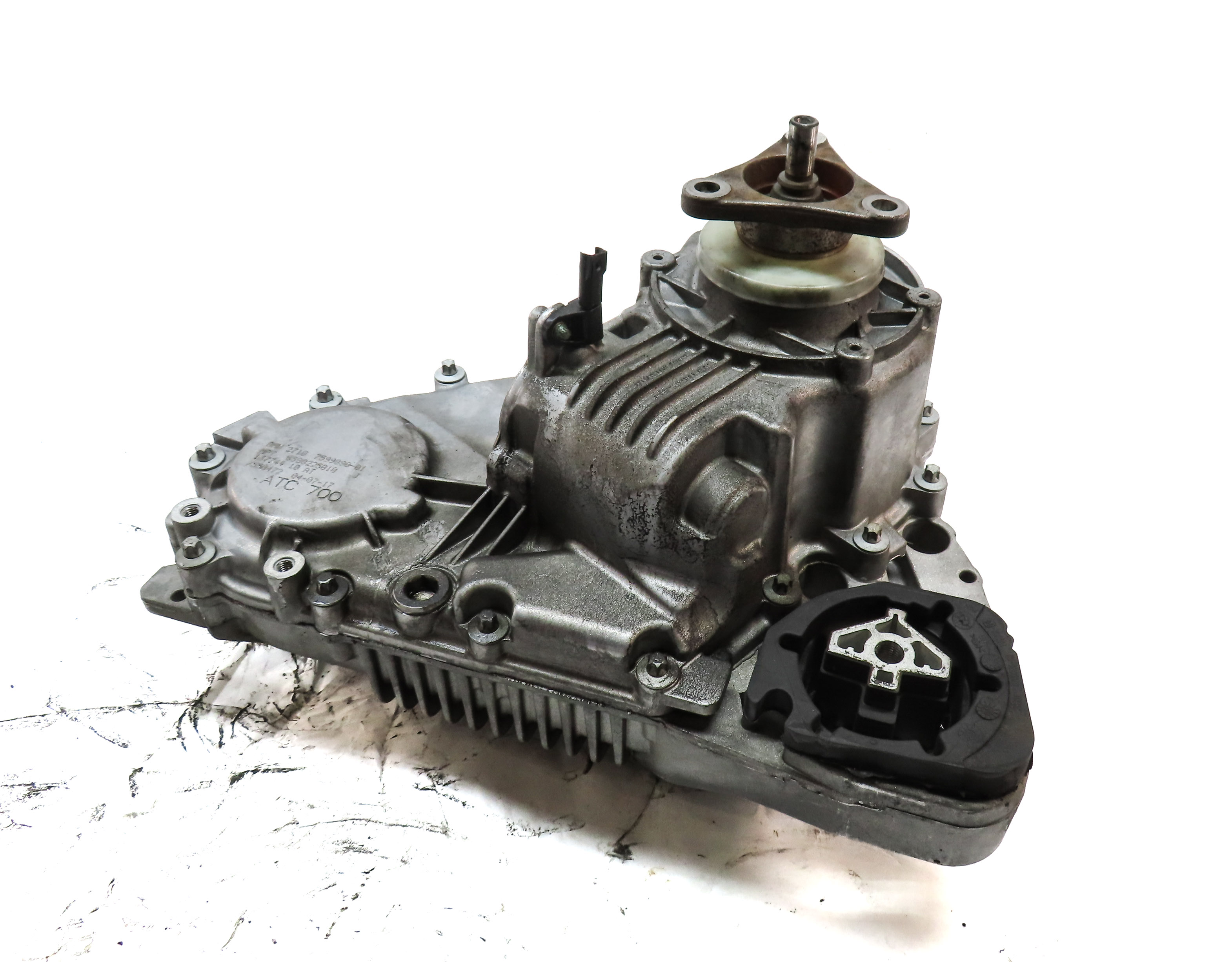 2009-2014 BMW X5M X6 X6M (E70 E71) 4.4L S63 TWIN TURBO ENGINE - TRANSFER CASE — exact item pictured